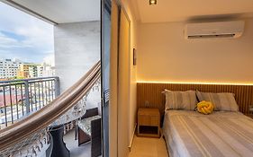 Studio com Varanda a 100 metros da praia